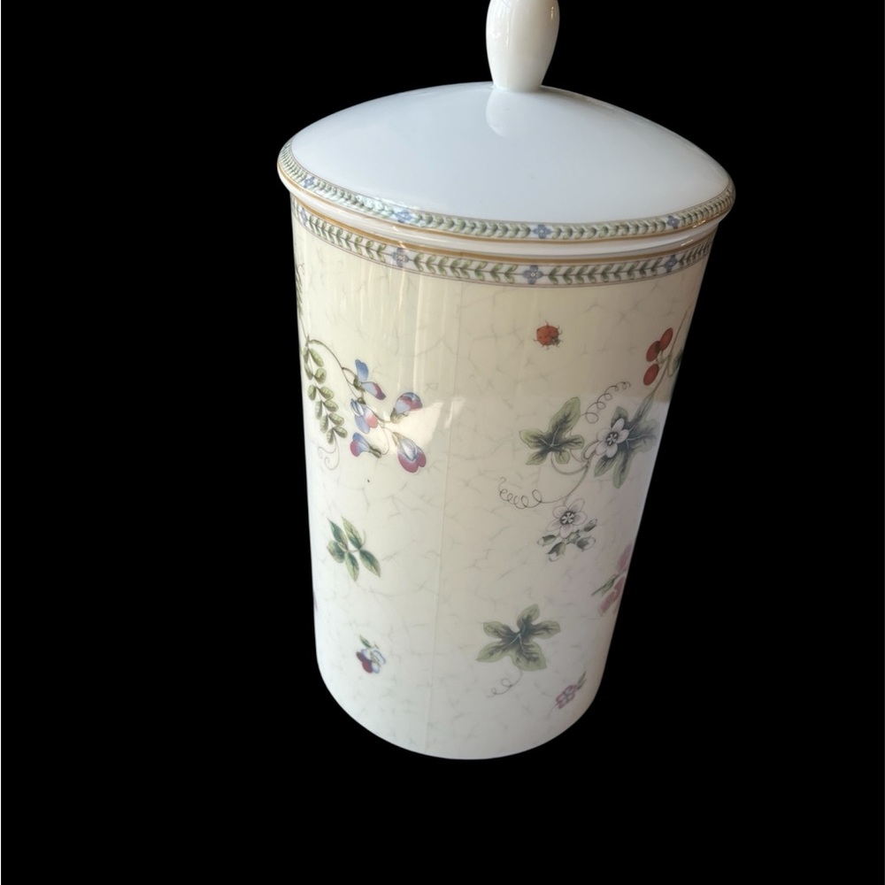 Wedgwood Pleasure Fine China Floral Jar with Lid Handle, 8" Tall, 5"
Diameter